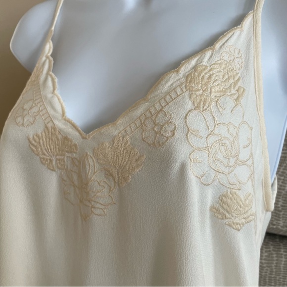 Cream Embroidered Tank - Picture 2 of 3